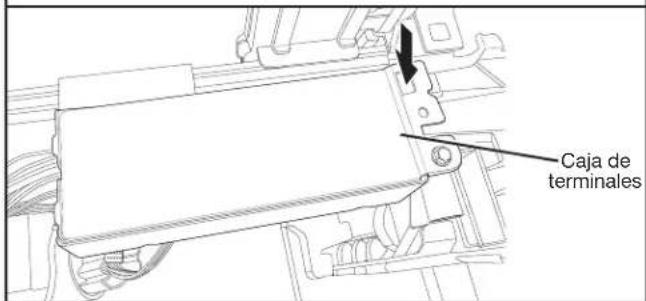 KITCHENAID KDTE304RBS - Retire la caja de terminales - 1