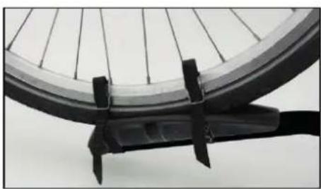 Eufab Crow - Mounting the bicycles to the rear rack - 2