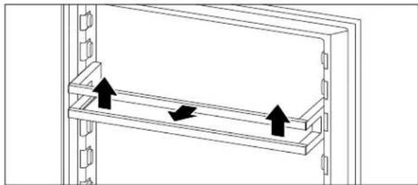 LIEBHERR ICS5101 - Retirer les balconnets de contre-porte - 1
