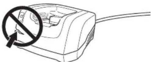 HUSQVARNA T542i XP G - De accu en de accuhouder controleren - 3
