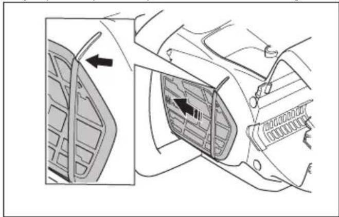 HUSQVARNA T542i XP G - Pour installer le capot de prise d'air (en option) - 2