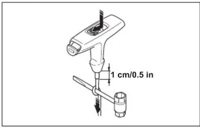 HUSQVARNA 540 XP Mark III - To replace a broken or worn starter rope - 5