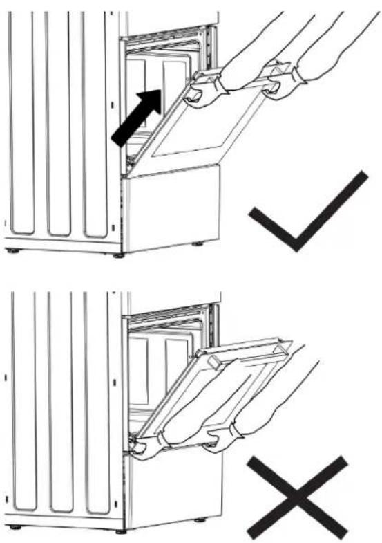 IKEA ÖRMINGE 005.910.93 - Retrait de la porte du four - 1
