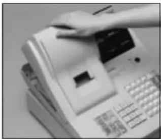 CASIO CE-310 - Mettez les trois piles de sauvegarde de la mémoire en place (suite). - 4