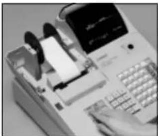 CASIO CE-310 - Mise en place d'un rouleau de papier simple pour l'impression du journal - 3