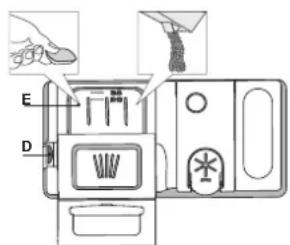 INDESIT IN2ID10CS80 - ПОЛНЕЊЕ НА ДИСПЕНЗЕРОТ ЗА ДЕТЕРГЕНТ - 1