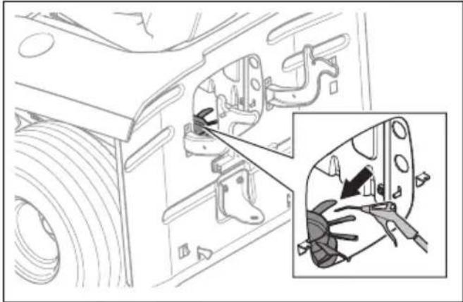 HUSQVARNA TC 215T - Pour nettoyer le ventilateur de refroidissement de la transmission - 2
