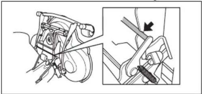 HUSQVARNA R 418Ts AWD - So bringen Sie das Mähdeck in die Wartungsposition - 2
