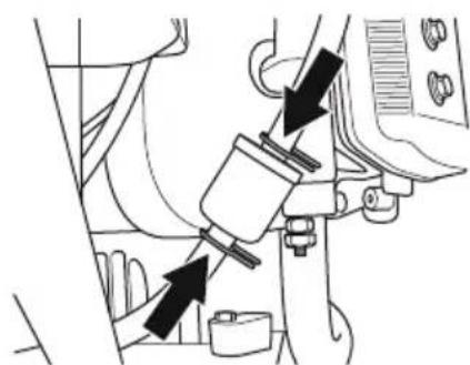 HUSQVARNA R 418Ts AWD - So tauschen Sie den Kraftstofffilter aus - 2