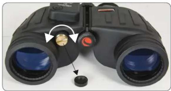 CELESTRON Oceana 7x50 - INSTALLATION DES PILES - DEUX PILES TYPE BOUTON LR44 - 1