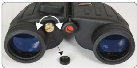 CELESTRON Oceana 7x50 - EINLEGEN DER BATTERIEN - ZWEI LR44-KNOPFZELLEN - 1