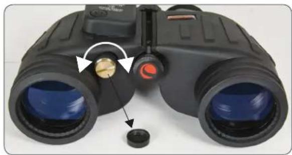 CELESTRON Oceana 7x50 - INSERIMENTO DELLE BATTERIE: DUE BATTERIE A BOTTONE LR44 - 1