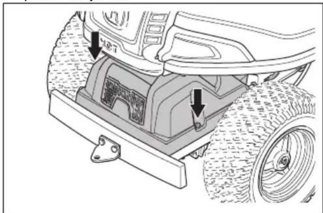 HUSQVARNA R 214T AWD - Preverjanje nivoja olja menjalnika - 1