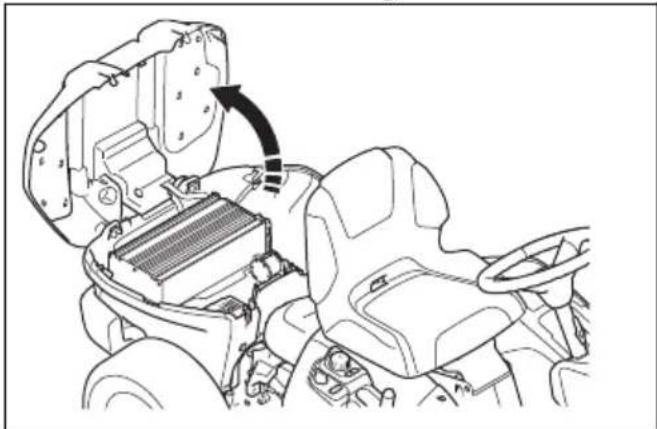 HUSQVARNA R 200iX AWD - So reinigen Sie die Lufteinlässe an der Motorsteuereinheit des hinteren Antriebsmotors - 1