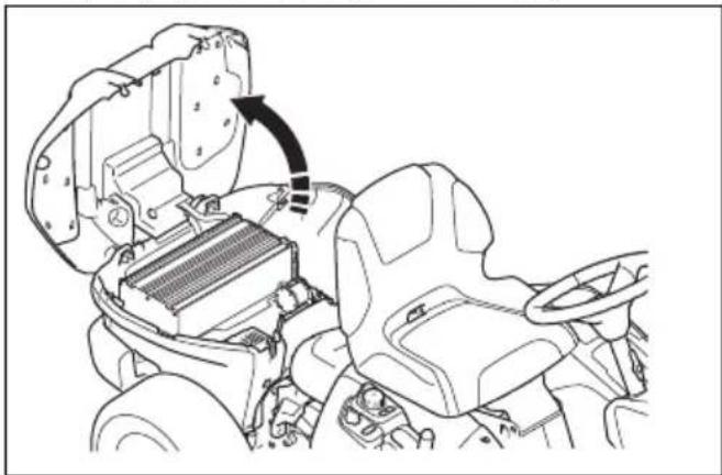 HUSQVARNA R 200iX AWD - Očistite odprtine za dovod zraka krmilne enote zadnjega pogonskega motorja. - 1