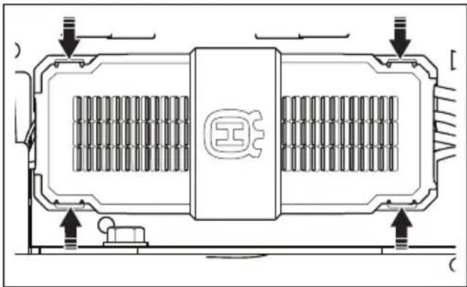 HUSQVARNA R 200iX AWD - Remplacement du fusible de la carte de raccordement - 1