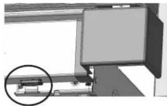 FRIGIDAIRE FPFU19F8WSS - Instalación de la moldura lateral Electrolux TRMKTSS1LV84 - 5