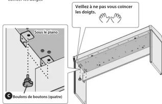 Sous le piano Boulons de boutons (quatre) Veillez à ne pas vous coïncer les doigts.