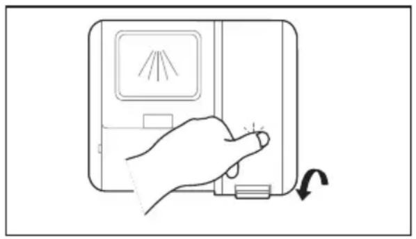 MIDEA SU 5.35X14CS - Filling The Rinse Aid Reservoir - 2