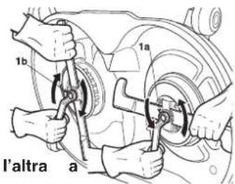 Honda HF 2417 K5 - ATTENZIONE! Indossare guanti robusti per maneggiare i dispositivi di taglio. - 1