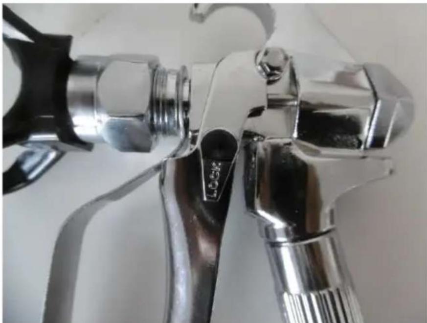 MSW ES-1010 - Locking the trigger of the spray gun - 2