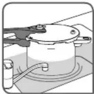 TEFAL Sensor P20514 - Nikdy nemanipulujte s bezpečnostní pojistkou. - 1