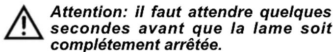 Attention: il faut attendre quelques secondes avant que la lame soit complétement arrêtée.