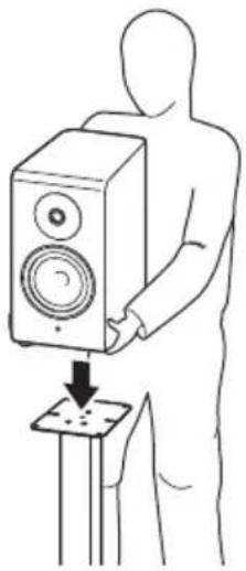 YAMAHA SPS-800A - Posez l'enceinte sur la plaque du support d'enceinte. - 1