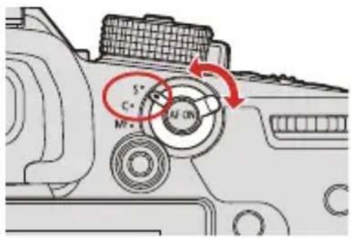 PANASONIC Lumix DC-GH5 II - Réglez le mode de mise au point sur [S] ou [C]. - 1