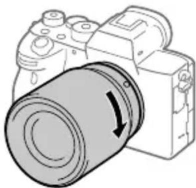 SONY Alpha ILCE-7RM4 - Zdejmij futerał na korpus z aparatu oraz tylną przykrywkę obiektywu z tylnej części obiektywu. - 3