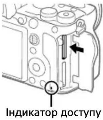 SONY Alpha ILCE-7RM4 - Виймання карти пам'яті - 1