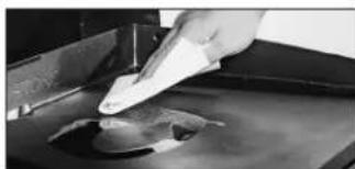 Blackstone 8010 - CLEANING YOUR GRIDDLE TOP - 6
