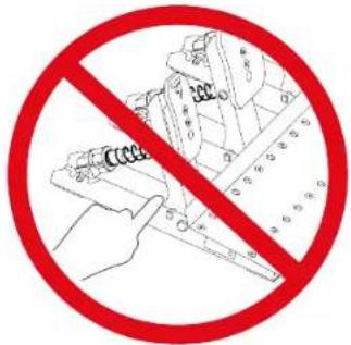 THRUSTMASTER Raceline Pedals III - Pedálszett becsípődés veszélye játék közben - 1