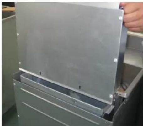WOLF WF300 - INSTALLATION DU CONDUIT DE FUMEE : AVANT D'UTILISER LA FRITEUSE, INSTALLEZ LE CONDUIT DE FUMEE DE 10 5/8 PO ET RACCORDEZ-LE À LA FRITEUSE. - 4