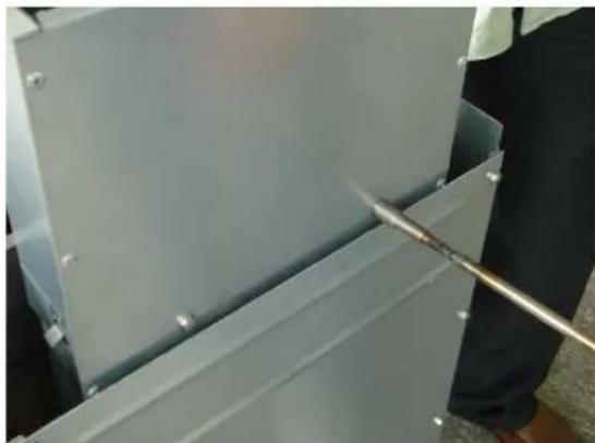 WOLF WF300 - INSTALLATION DU CONDUIT DE FUMEE : AVANT D'UTILISER LA FRITEUSE, INSTALLEZ LE CONDUIT DE FUMEE DE 10 5/8 PO ET RACCORDEZ-LE À LA FRITEUSE. - 5