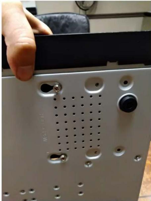 Lorex N861A61B - Pour enlever le disque dur : - 2