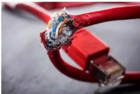 Lorex N883A63B - Cables tordus, plies ou abimés - 1
