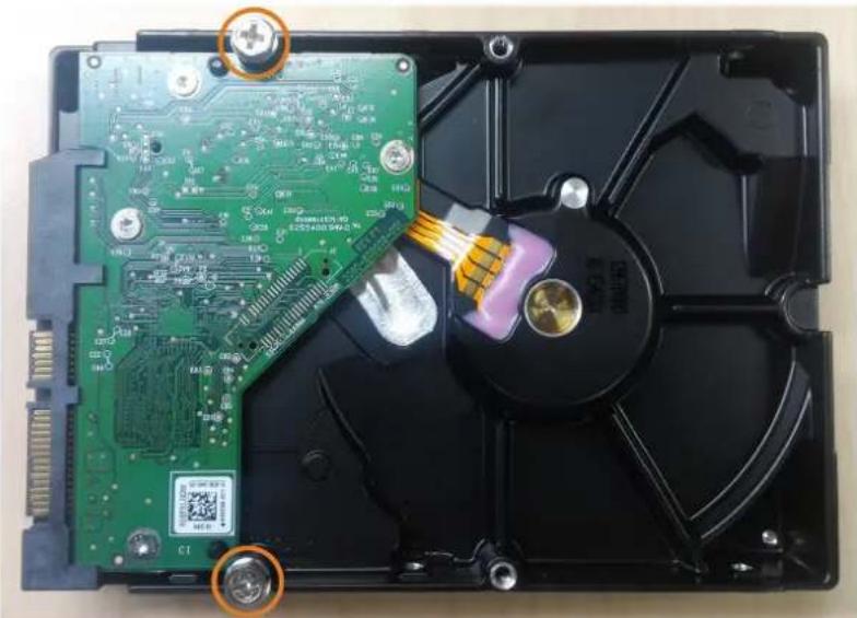 Lorex N844A81 - Pour installer un nouveau disque dur : - 1