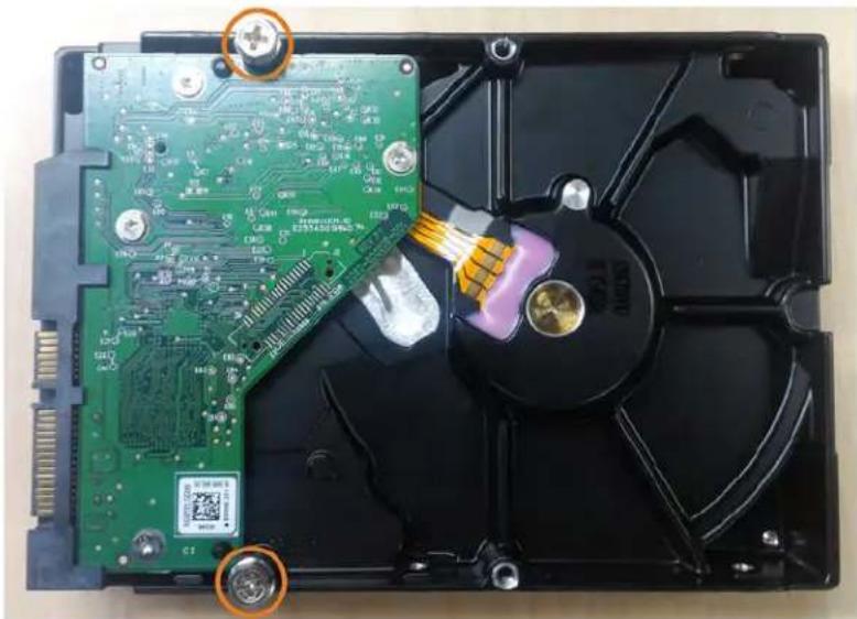 Lorex N881A63B - Pour installer un nouveau disque dur : - 1