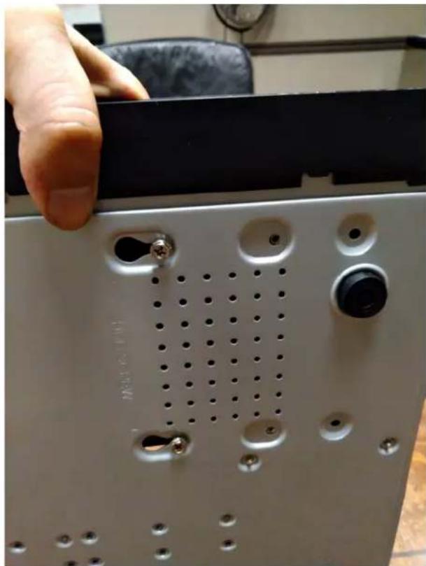 Lorex N881A63B - Pour enlever le disque dur : - 2