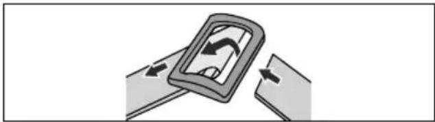 MEDION MD 13100 - Att aching the carrying strap to the cool box - 2