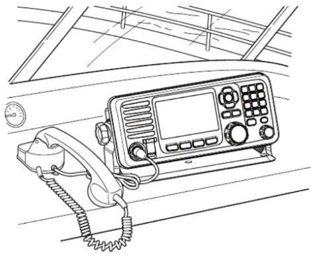 ICOM GM800 - Luogo di montaggio - 1