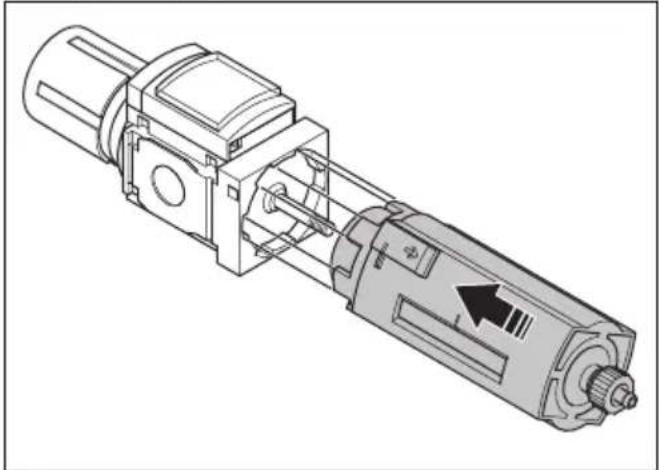 HUSQVARNA TF 334 - Het filter van de waterafscheider reinigen - 4