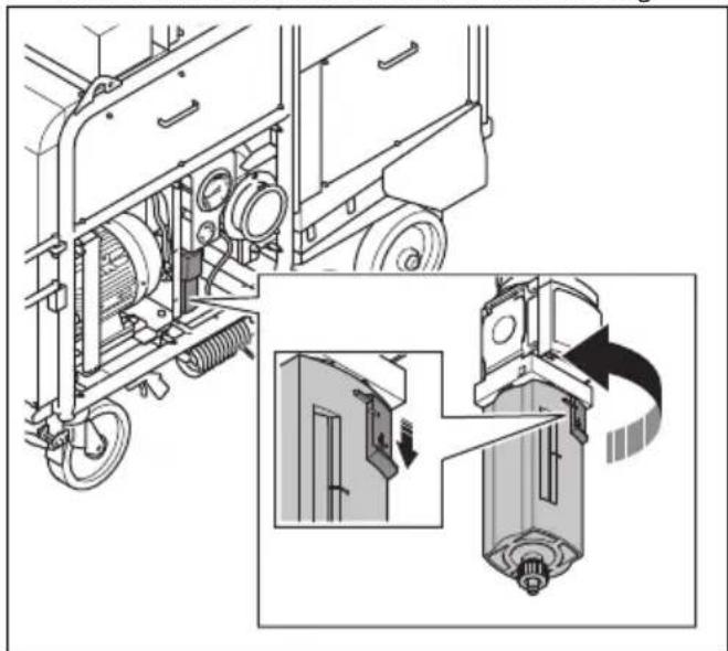 HUSQVARNA TF 334 - Het filter van de waterafscheider reinigen - 2