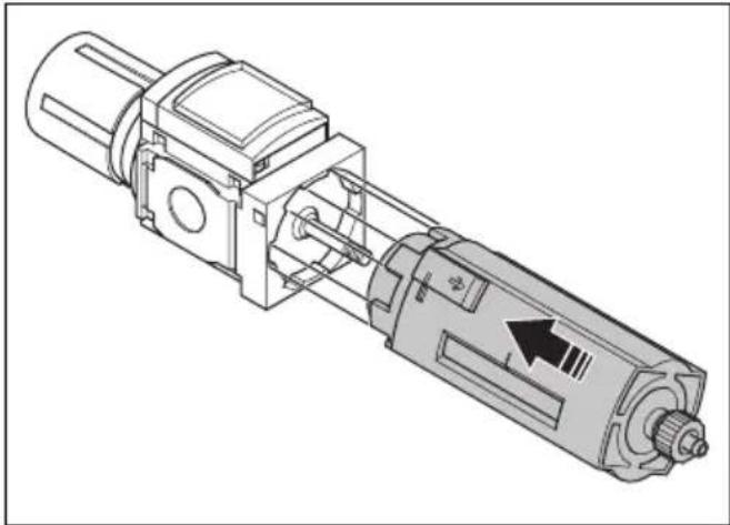 HUSQVARNA TF 324 - Nettoyage du filtre du séparateur d'eau - 4
