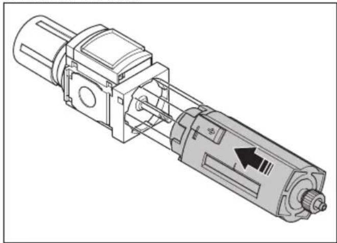 HUSQVARNA TF 324 - To clean the filter in the water separator - 4
