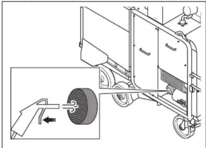 HUSQVARNA TF 324 - Pour nettoyer le filtre du compresseur d'air - 4