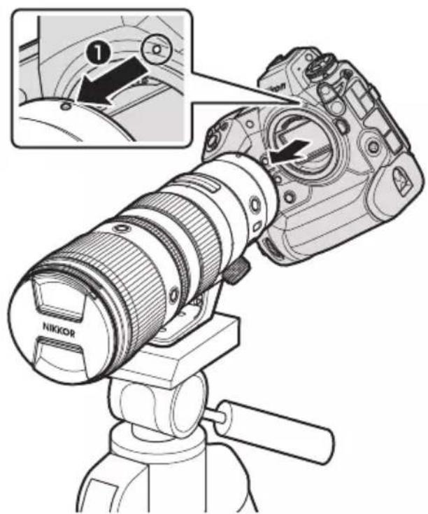 NIKON NIKKOR Z 600mm f/6.3 VR S - Lorsque l'objectif est fixé à un trépied : fixation du boîtier de l'appareil photo - 1