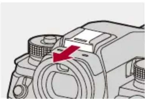 PANASONIC Lumix S1 II E - Retrait du couvercle de la griffe porte-accessoires - 1