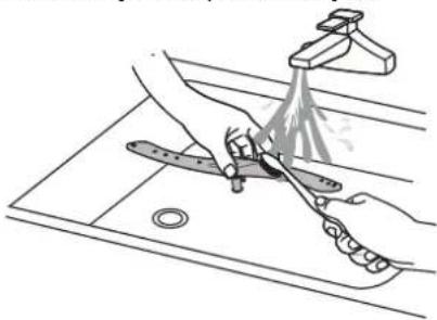 IKEA LAGAN 705.767.44 - Limpar os braços de pulverização - 3